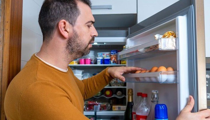 Common Refrigerator Seal Issues and How They Waste Energy
